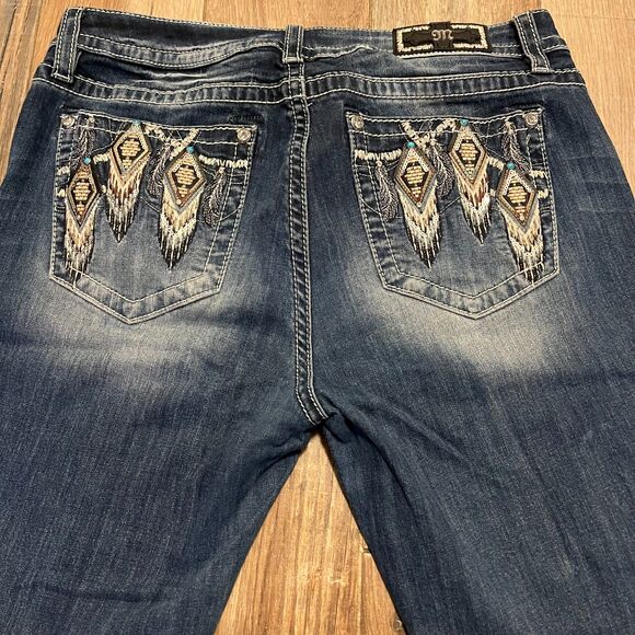 Miss Me Mid-Rise Straight Womens Denim Jeans Indian Feathers Size 34 - Picture 1 of 10